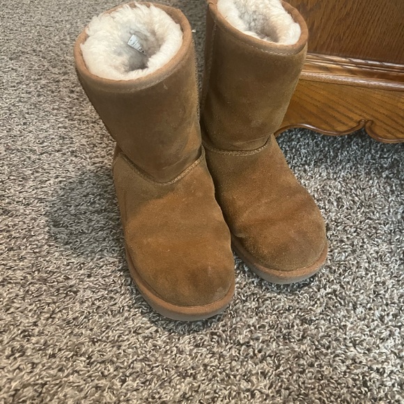 Chestnut Colored Koolaburra Uggs. 🌰 💲Accepting Offers!💲 - Picture 2 of 6